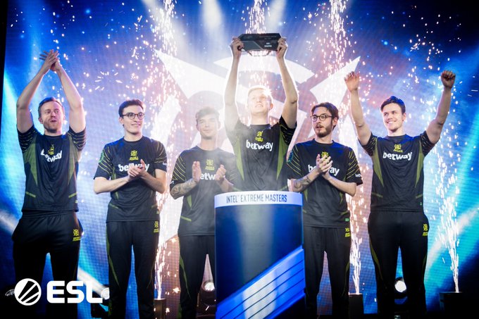 在场上的瞬 在场上的瞬