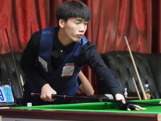 他不仅以一 他不仅以一